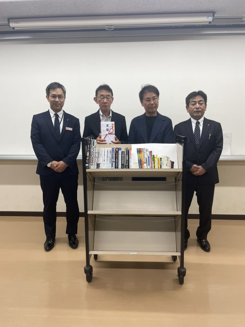 【市民・鳥飼】アイシンオート株式会社様より本をご寄贈いただきました